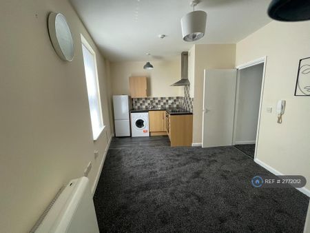 1 bedroom flat to rent - Photo 4