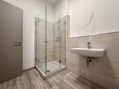 Wohnen im Denkmal mit Top-Ausstattung und PKW-Stellplatz! - Photo 2