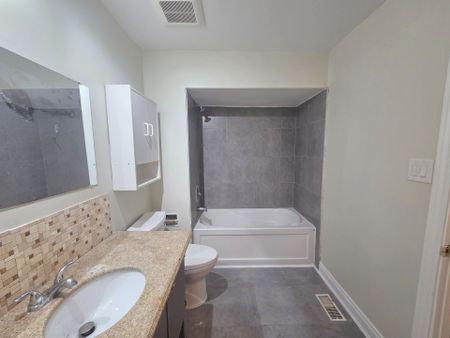 For Lease - 881 Lawrence Road Unit# UPPER, Hamilton, Ontario - Photo 2