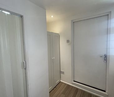 Studio Flat, Bennett Road, E13 - Photo 5
