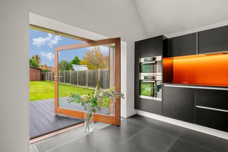 4 bedroom detached house to rent - Photo 2