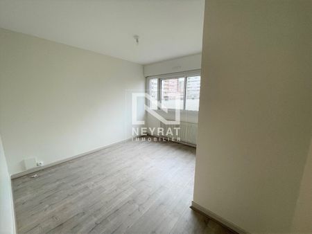 Location Appartement 5 pièces 101m² CHALON SUR SAONE 71100 - Photo 2