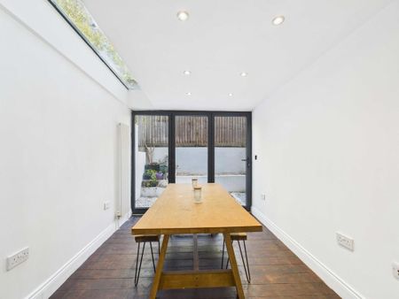 2 bedroom ground floor flat to rent - Photo 3