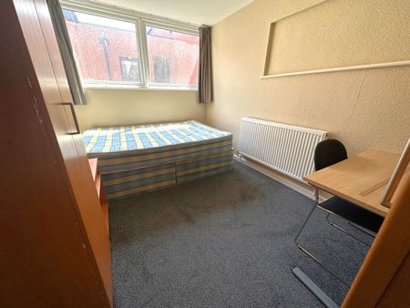 3 Bed Terraced House, Stokes Croft, BS1 - Photo 3