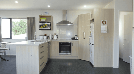 Modern, easy care living - Photo 3