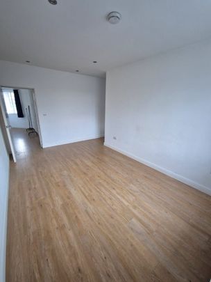 1 Bed Flat, Armfield House, N11 - Photo 1