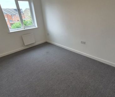 3 bed Semi-Detached - To Let - Photo 3