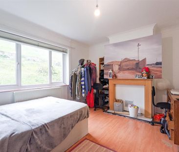 4 bedroom semi-detached house to rent - Photo 5