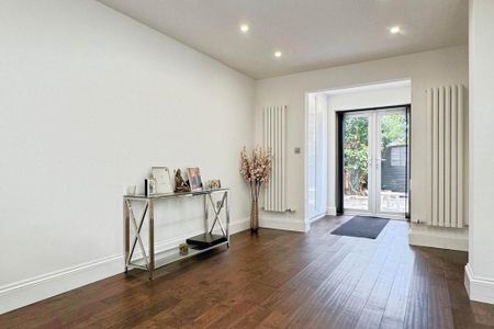 3 bedroom semi-detached house to rent - Photo 2