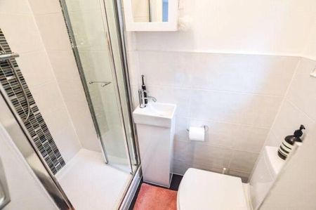 Studio to rent - Photo 2