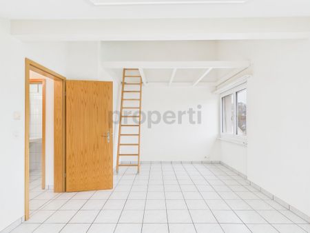 Moderne 3.5-Zimmer-Dachwohnung an ruhiger Lage mit heller Wohnatmosphäre in Reinach - Foto 2