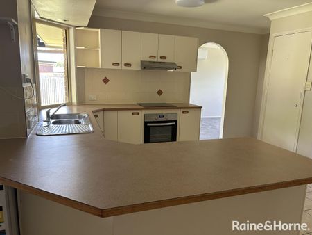 FAMILY HOME CLOSE TO THE BAY - *BREAK LEASE - RENT IS $620.00 PER WEEK UNTIL 26.7.2026 THEN INCREASES TO $720.00 PER WEEK** - Photo 2