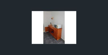 Minutes walk to the beach - Please Call (03) 6427 8886 or 0418 218 731 for inquiries - Photo 4