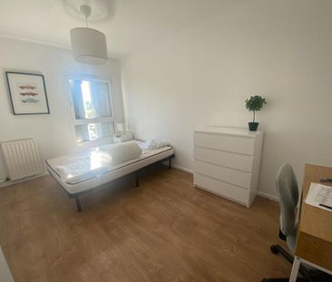 Location Appartement 4 pièces Meublé 82m² TALENCE 33400 - Photo 3