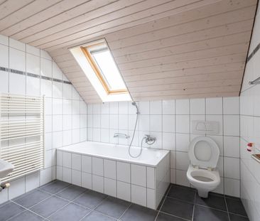 Gemütliche 5 Zimmer-Dachwohnung mit praktischem Grundriss - Photo 5