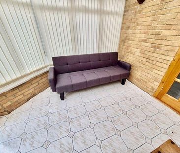 4 bedroom detached house to rent - Photo 2