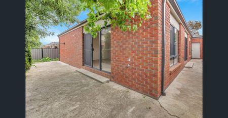 Spacious home within a great location! - Photo 3