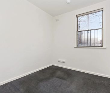 Prime Richmond Living – Hidden Gem in a Coveted Street! - Photo 3