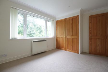 2 bedroom maisonette to rent - Photo 2