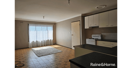 Walking distance to St. Albans Train Station |FREE Water - Photo 5