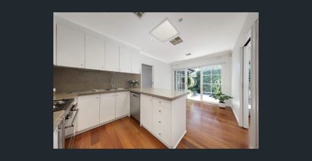 LIGHT FILLED TOWNHOUSE - Photo 3