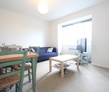 The Rowans, Woking, Surrey, GU22 - Photo 5