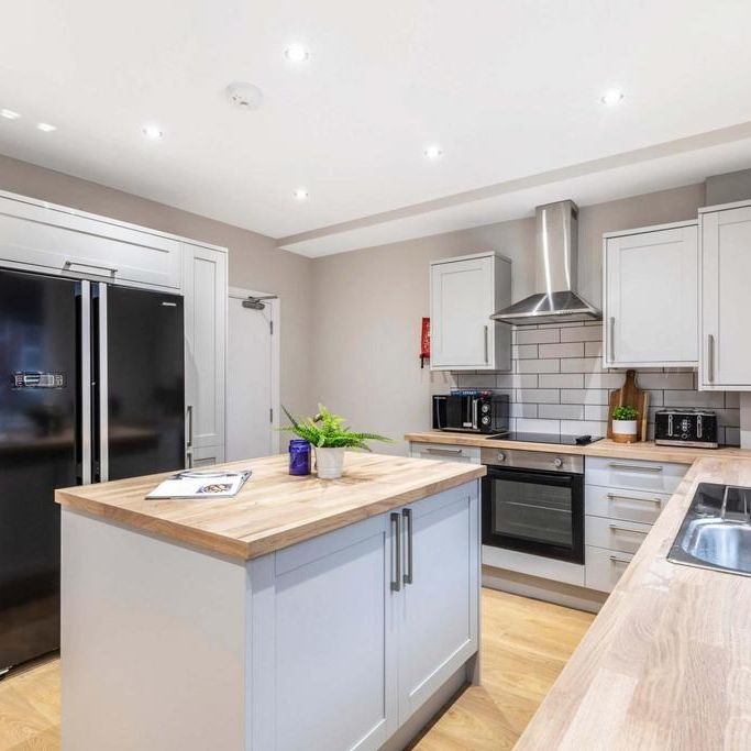 6 bedroom house to rent - Photo 1