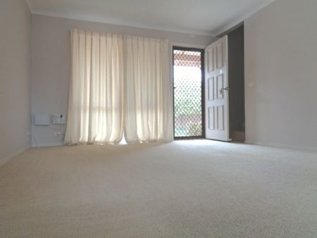 Spacious 2 Bedroom Townhouse - Photo 2