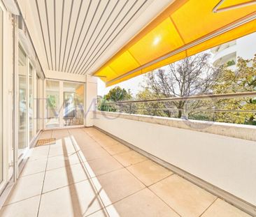 MONTCHOISI - SPACIEUX (191m2) AVEC DEUX BALCONS ET EMPLACEMENT IDEAL - Photo 1