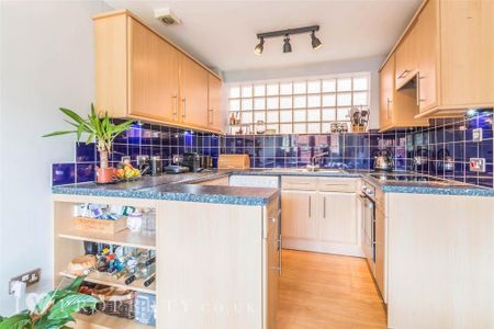 2 bedroom apartment to rent - Photo 4