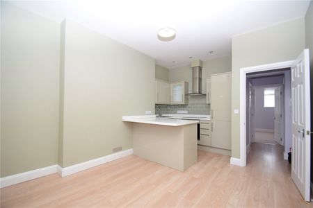 2 bed apartment to rent in Carlton Terrace, Scarborough, YO11 - Photo 2