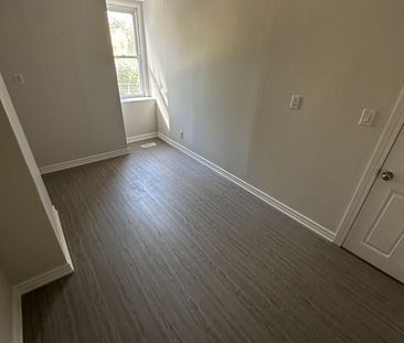 For Lease - 25 Howard Street Unit# Apt.2 Room B, Toronto, Ontario - Photo 3