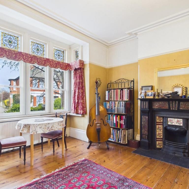 6 bedroom semi-detached house to rent - Photo 1