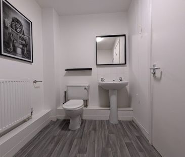 6 Bed Terraced House, Denison Court, NG7 - Photo 1