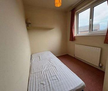 Longfield Avenue, Heald Green, SK8 - Photo 2