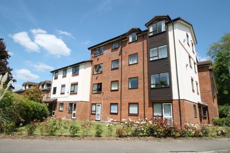 Gresham Road, Staines-upon-Thames, Surrey,TW18 - Photo 5