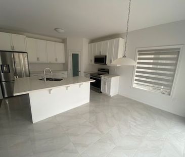 4 bedroom home for rent in Brantord - Photo 6