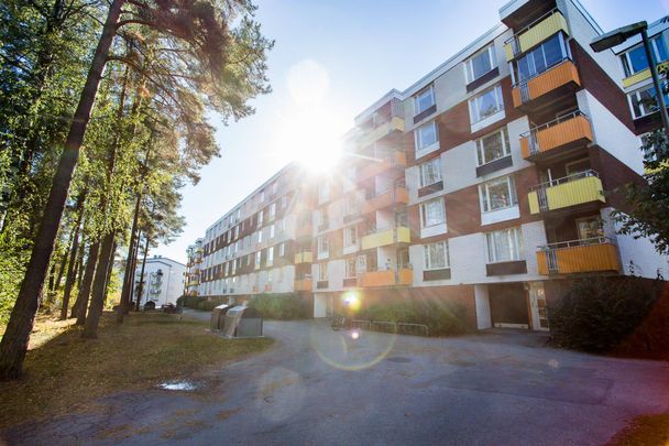 Hasselgatan, Upplands Väsby - Photo 1