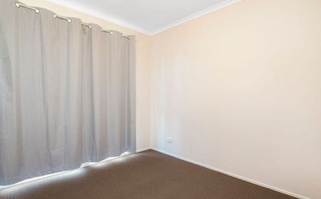 Charming Family Home in Peaceful Edens Landing - Perfect Blend of Comfort and Convenience - Photo 2