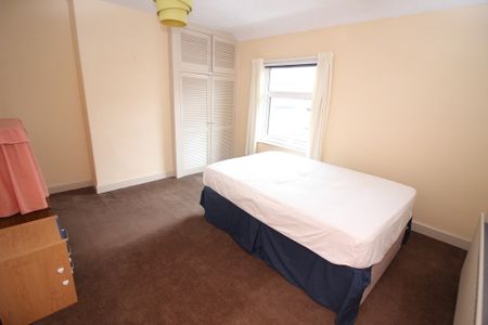 2 Bedroom Mid Terraced House - Photo 3