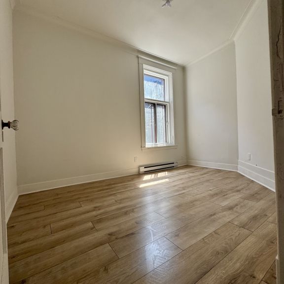 Ville-Marie - Superbe 6 1/2 Rénové - Photo 1