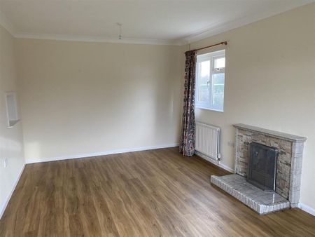 3 bedroom detached house to rent - Photo 2