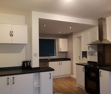 3 bedroom semi-detached house to rent - Photo 6