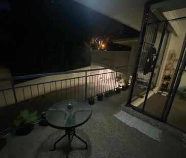 Elizabeth Bay - Photo 2