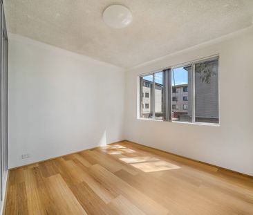Updated Two Bedroom Unit in a Convenient Liverpool Location - Photo 2