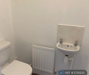 3 bedroom semi-detached house to rent - Photo 6