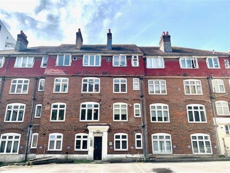 Central Location, Southampton - Photo 5