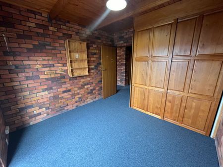 Conveniently located! - Photo 2