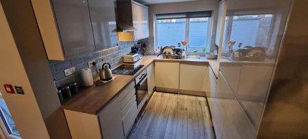 1 bedroom in a house share to rent - Photo 4