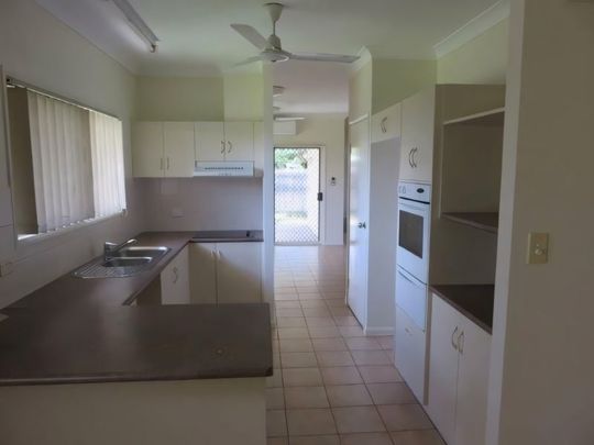 3 Riovista Way, Kirwan - Photo 1